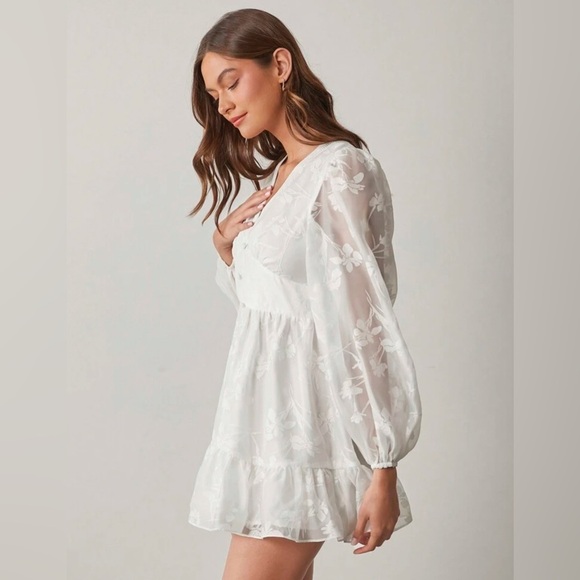 Chic White Floral Long Sleeve Dress - Picture 4 of 7